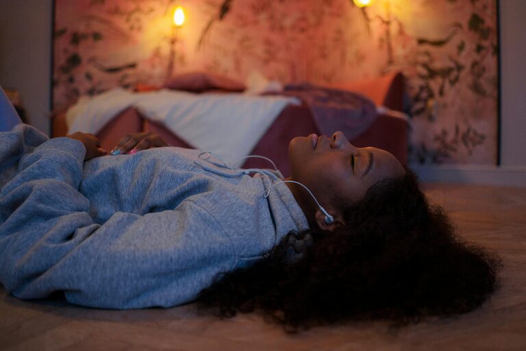 How to Create the Perfect Relaxing Playlist for Evenings